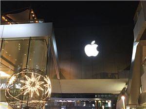 重金“留人”！苹果狂撒 40 万美元奖金，只为防备 OpenAI 挖角 iPhone 设计师